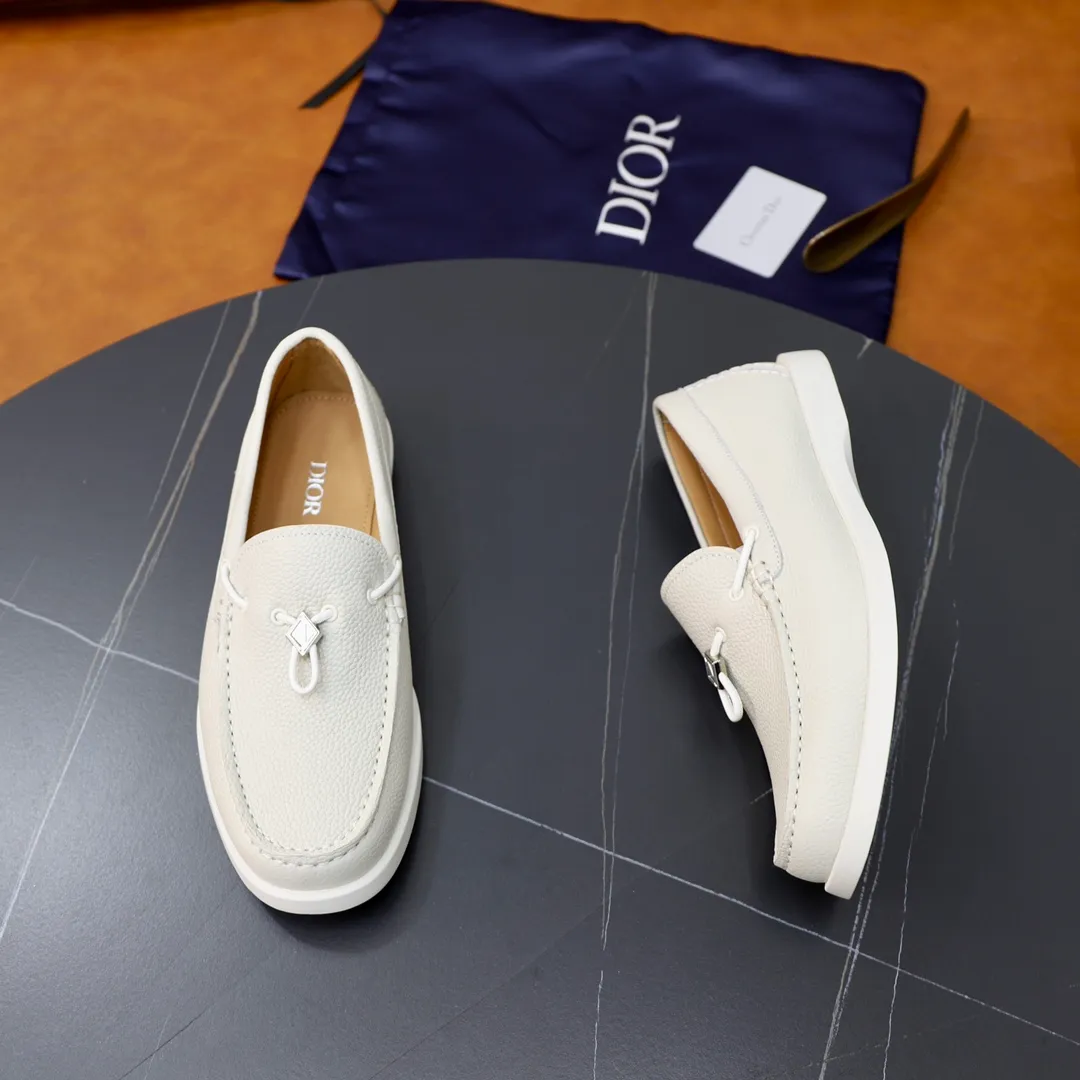 Ex-factory price: 540🙅‍♂️🙅‍♂️🙅‍♂️ Brand: Dior DIOR Standard code: Men's code 38/44 (45 can be customized) Grade: Same as the official website Material: Original cowhide stitching, cowhide lining, original TPU wear-resistant soft outsole Style categories: Leisure and sports version, footwear for driving, young fashion, European and American trends, British style Color: actual picture color